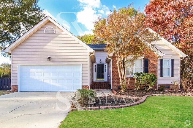 Building Photo - This lovely home is ready for your persona...