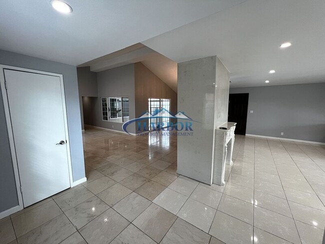 Photo - 4565 W 132nd St