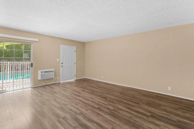 Photo - 14332 Riverside Drive,