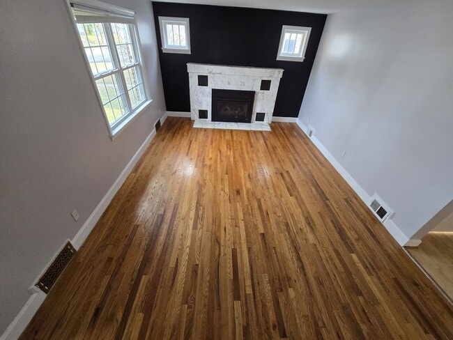 Photo - 532 Orwood Pl