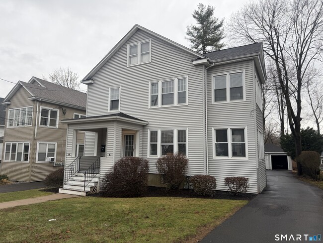 Building Photo - 65 Burr St Unit 2nd Floor