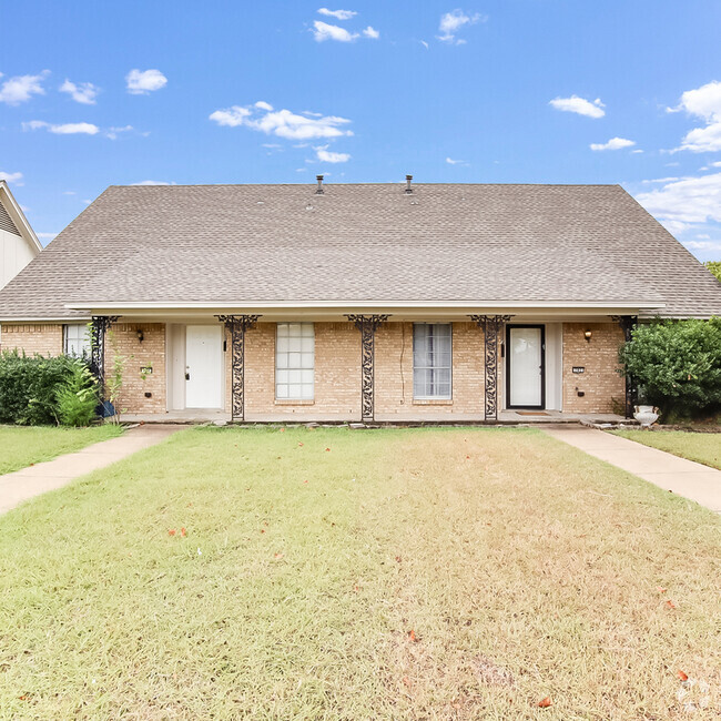 Building Photo - 704 Skyline Dr Rental