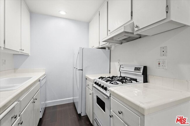 Photo - 2311 4th St Unidad 220