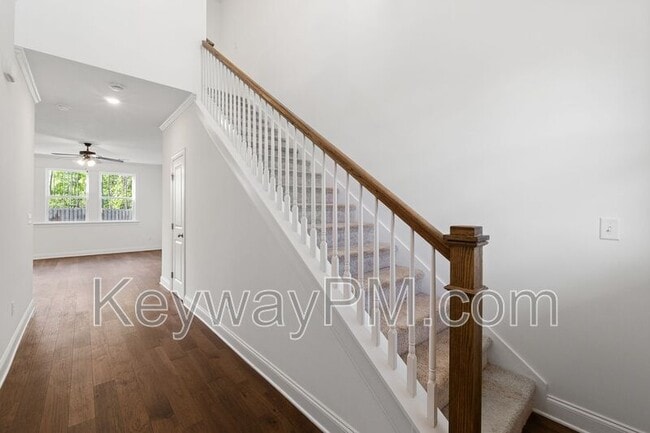Photo - 738 Woodvine Dr