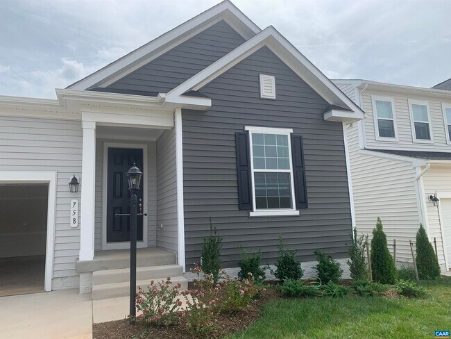 Photo - 758 Round Hill Rd