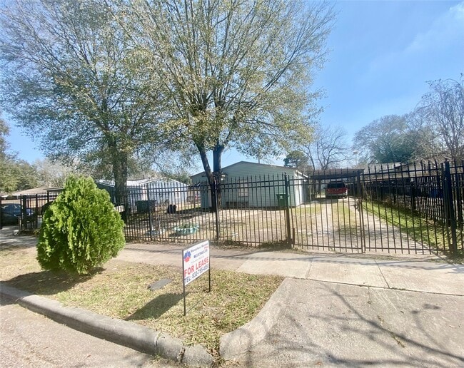 Photo - 6518 Linden St