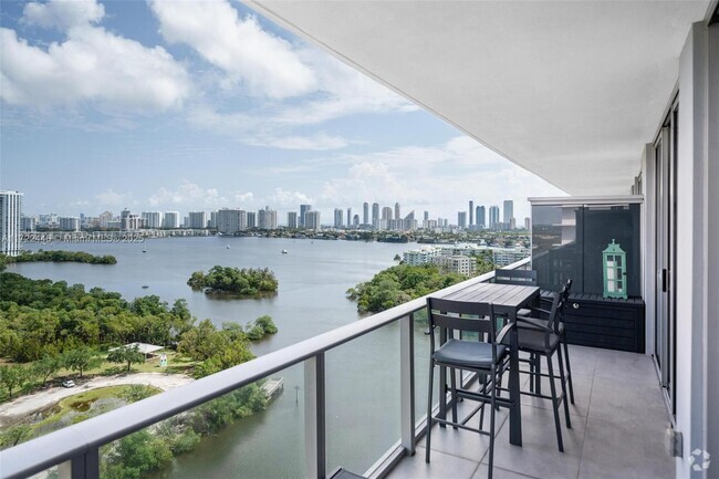 Building Photo - 16385 Biscayne Blvd Rental