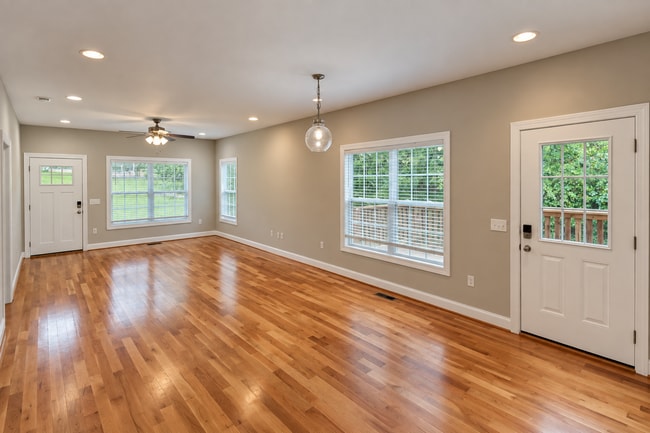 1566 Lake Villa Cir