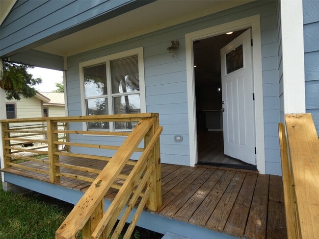 Photo - 8215 Canyon St