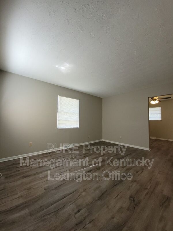 Photo - 627 Silverleaf Dr