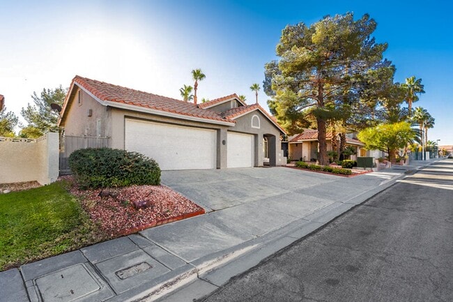 Photo - Single Story, 3 Bedroom, Peccole Ranch Beauty