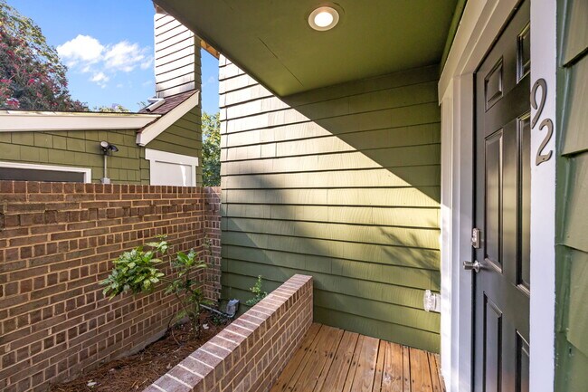 Photo - 425 W 8th St