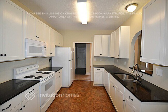 Photo - 960 Soaring Dr NE