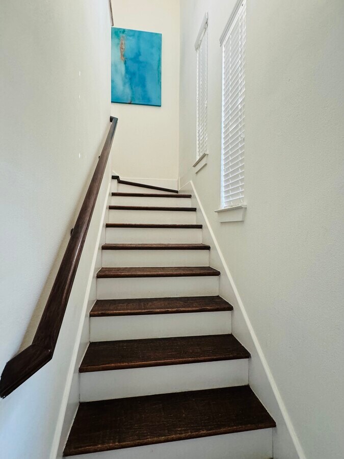 Stairway entry from 2 car garage. - 5604 Lewis St