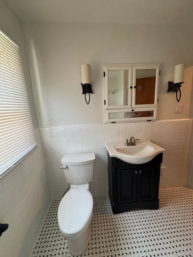 Photo - 18667 Algonac St