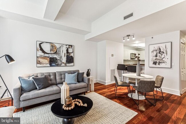 Photo - 1500 Chestnut St Unit 14E