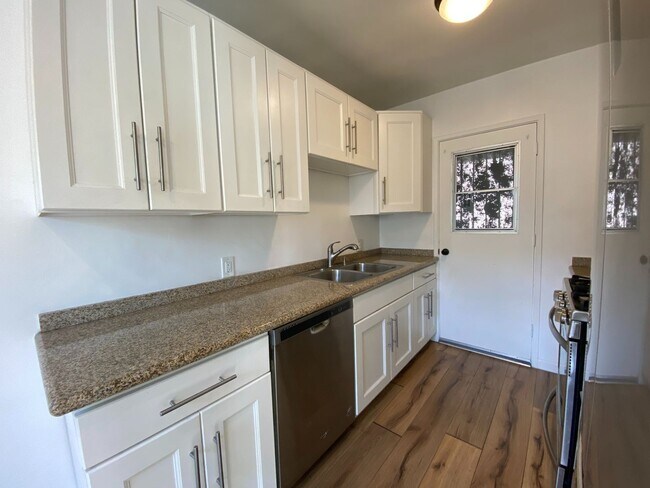 Photo - 1912 Clyde Ave Unidad 1914 Clyde Ave