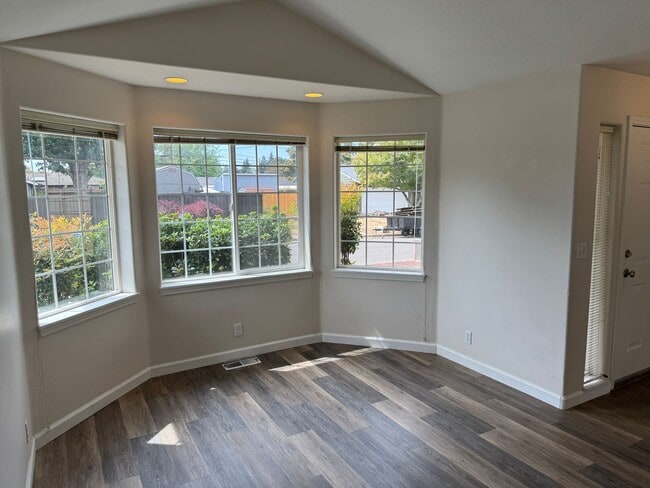 Photo - 2595 Sage St