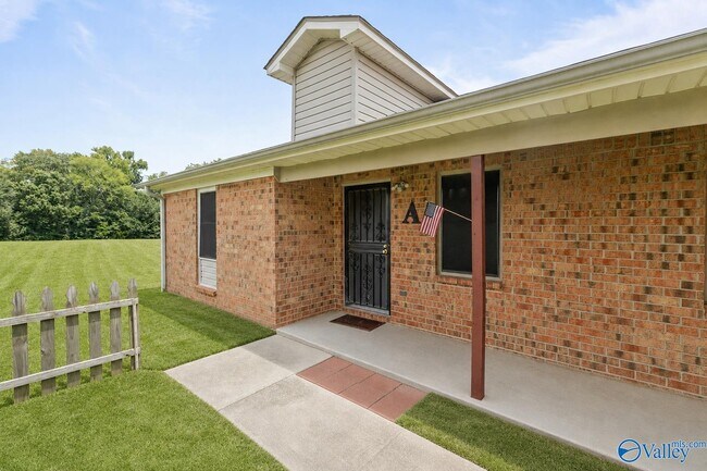 226 Cedar Lake Rd SW