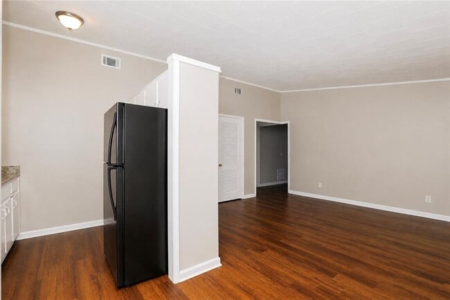 Photo - 1055 Pine St NE