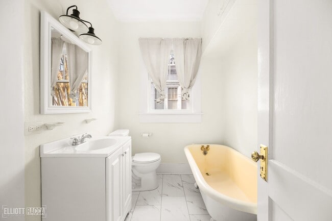 Photo - 2301 Hill St