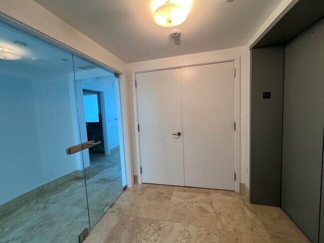 Photo - 1331 Brickell Bay Dr Unidad 4407