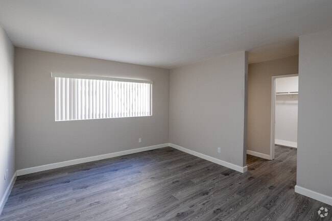 2BR, 2BA - 1050sqft