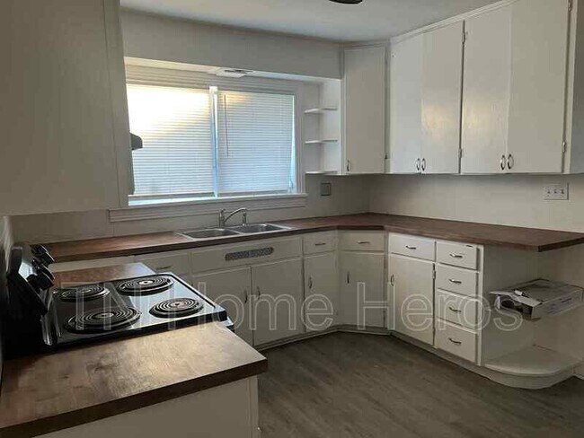 Photo - 2427 Seymour Ave