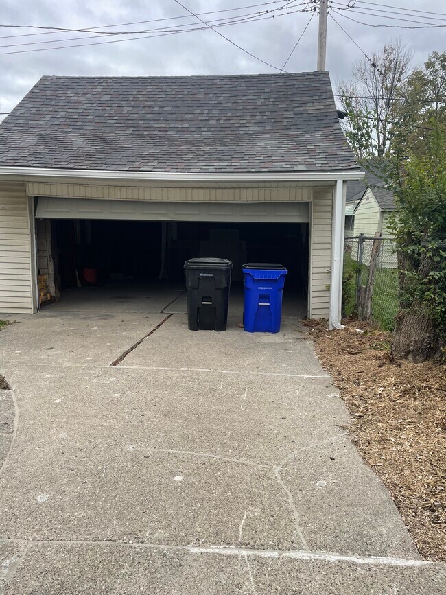 Photo - 21817 McCormick St