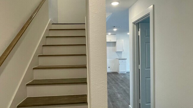 Photo - 8711 Southwark St