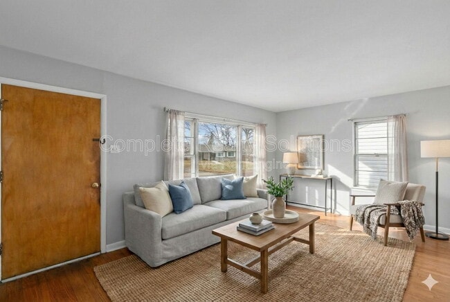 Building Photo - 9220 Leamont Dr