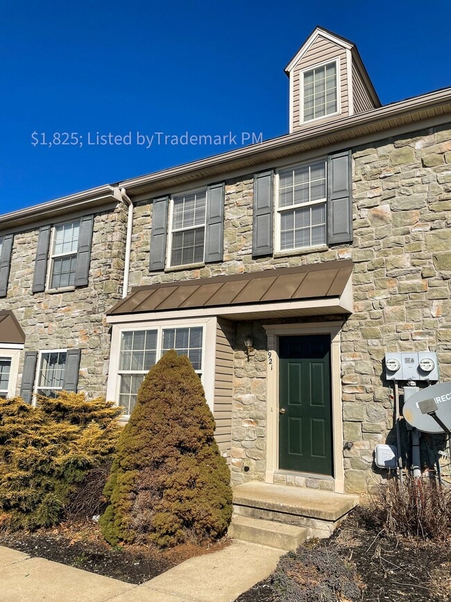 Building Photo - 1921 Shady Oak Dr