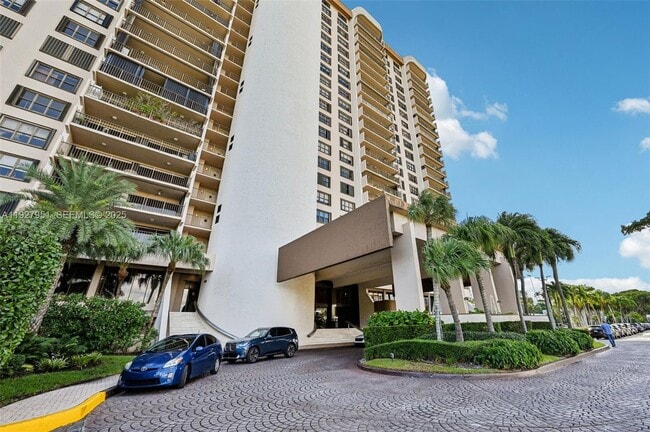 Building Photo - 1800 NE 114th St Unit 1004