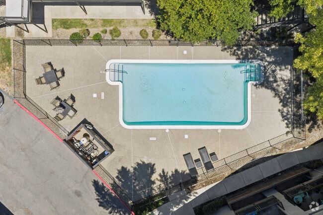 90 Degree Pool Aerial
