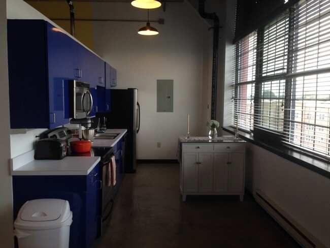 Kitchen - 2520 S 3rd St Unit 405