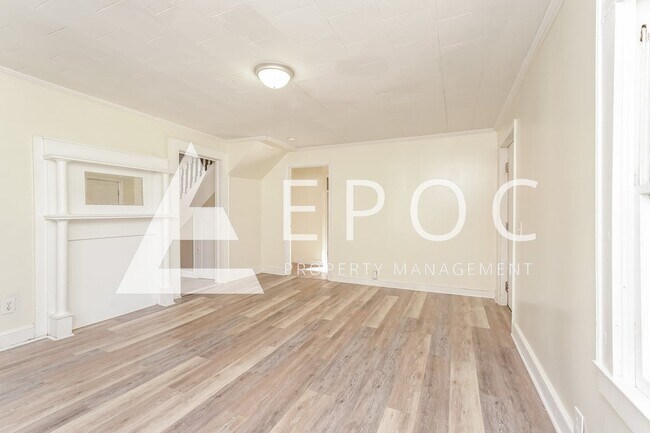 Photo - 1136 W Green St