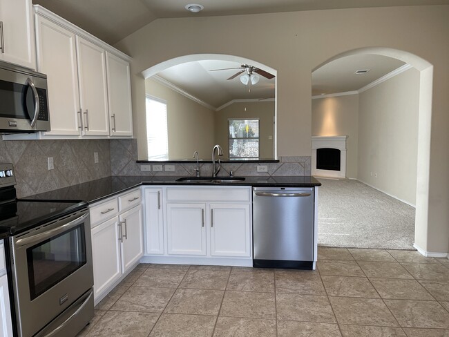 Photo - 840 English Ivy Dr