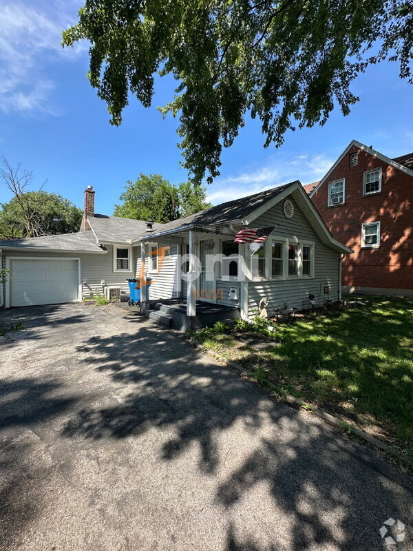 Building Photo - 707 E 118th St Rental