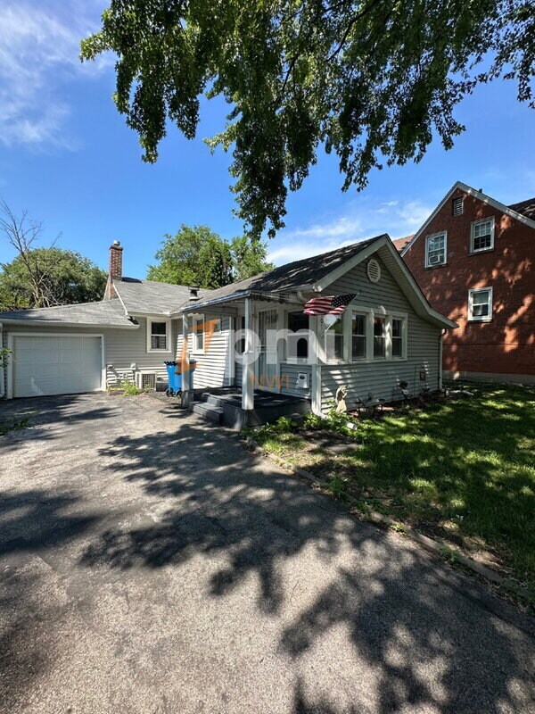 Photo - 707 E 118th St Casa