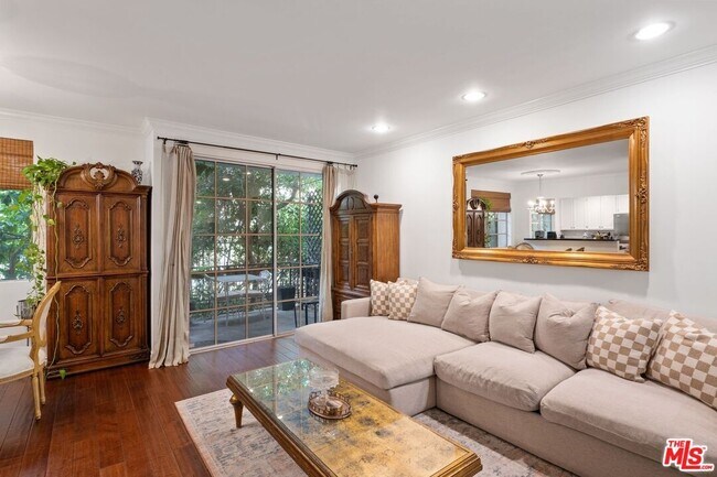 1375 Kelton Ave Unit 107