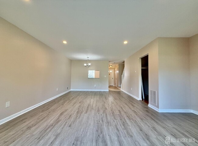 Photo - 250 Bromley Pl