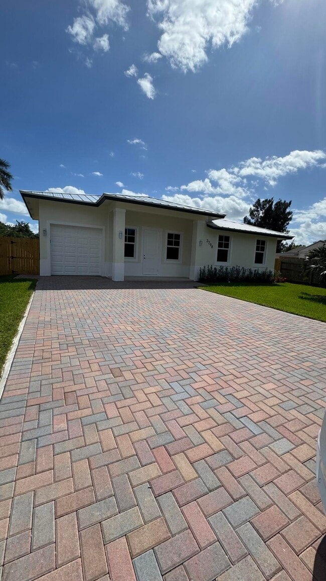 Building Photo - 3798 Coconut Rd