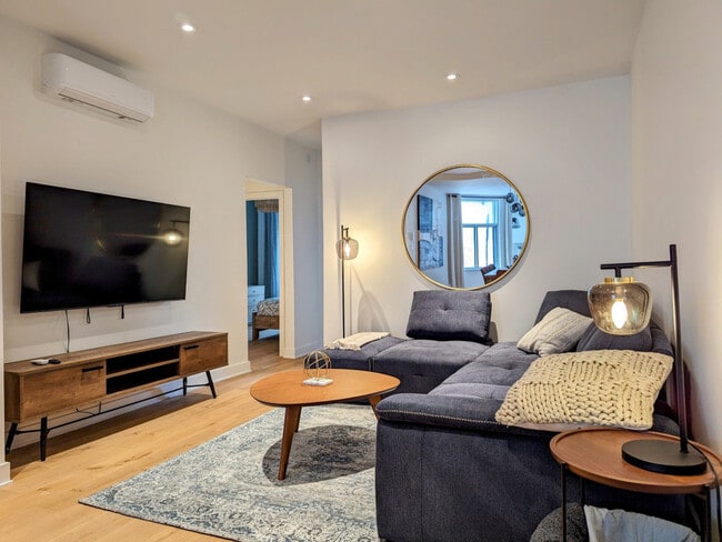 Building Photo - 4619 R. Saint-Denis Unit SI ID1061590P