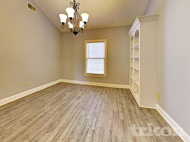 Photo - 242 Chisolm Cir
