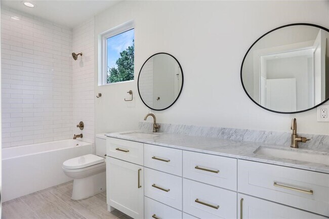 Photo - 1112 Dart St