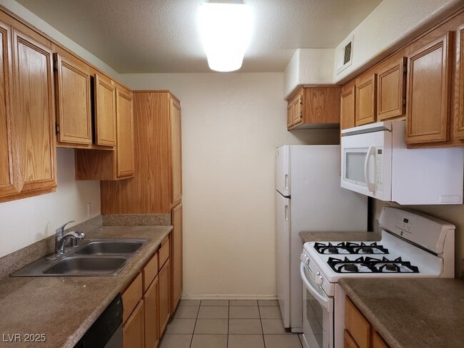 Building Photo - 3318 N Decatur Blvd Unit 2075 Rental