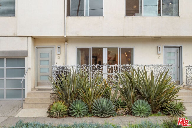 Building Photo - 2101 Ocean Ave Unit 3