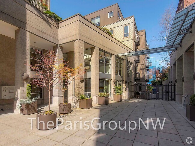 Building Photo - Exceptional 673sf CapHill 1BR+Den * FREE p... Unit W225 Rental