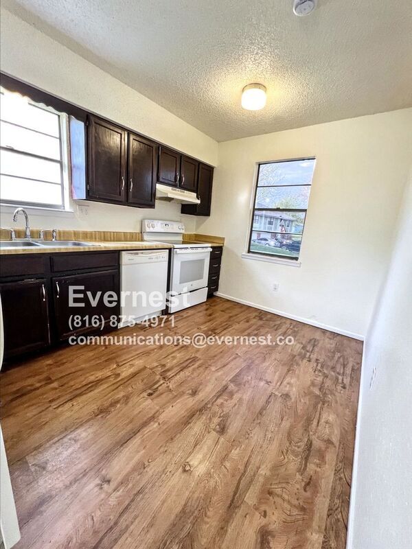 Photo - 11311 Bales Ave