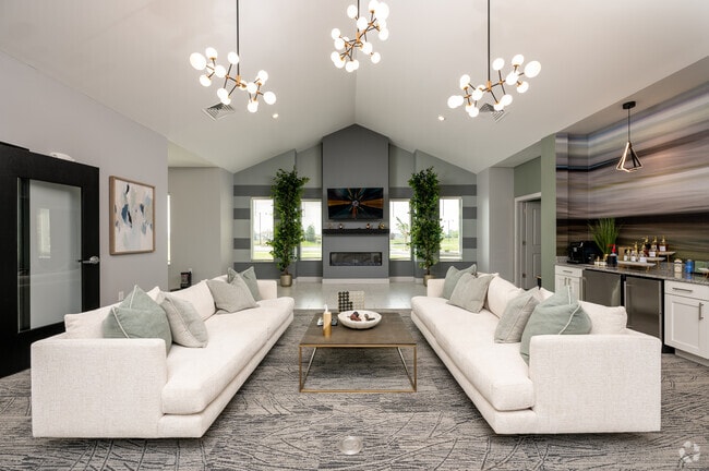 Clubhouse Lounge - Riley Crossing at Gateway Park